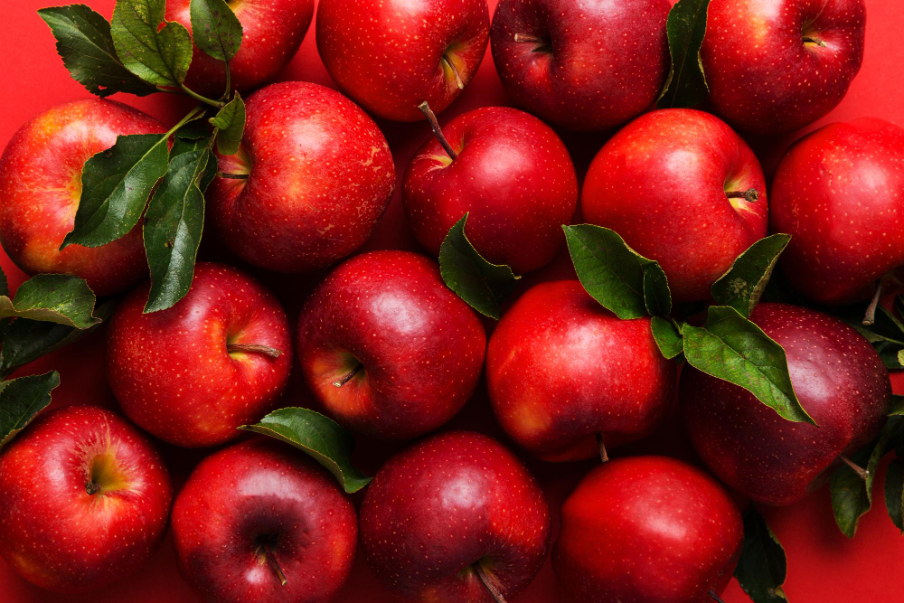 תפוחים אדומים טריים